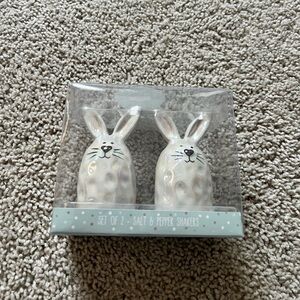 Charming Bunny Salt & Pepper